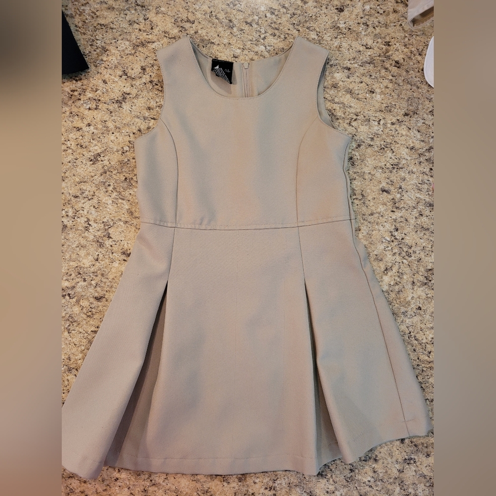 George Casual Dress in Cream with Sleeveless Design